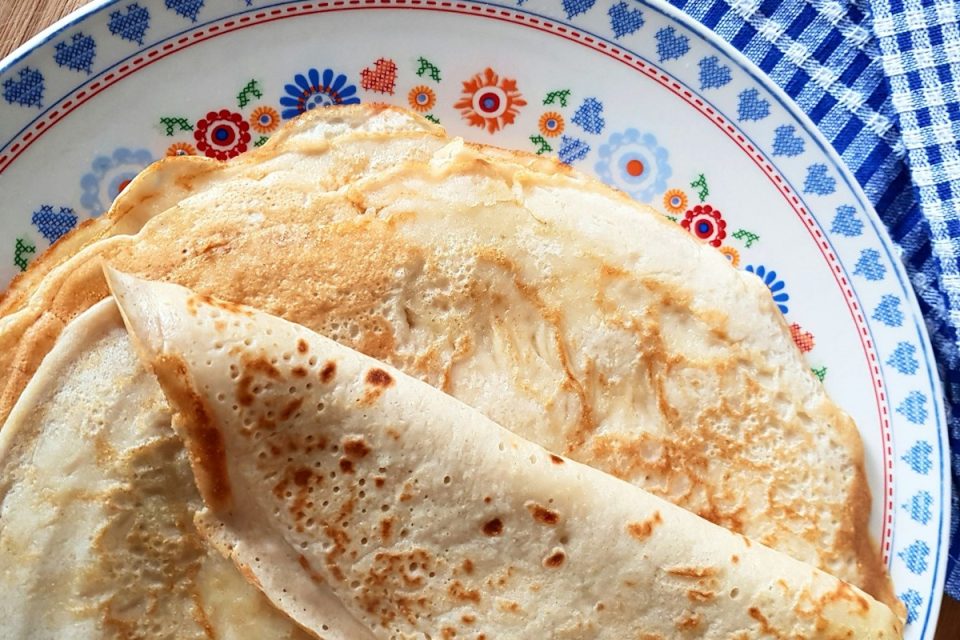 white and blue ceramic plate